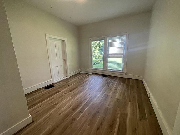 5th image of 217 E 10th St
