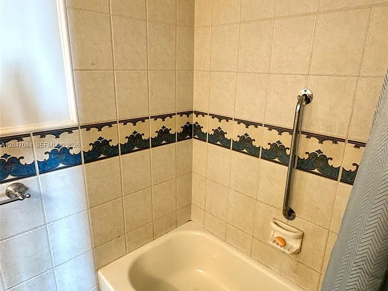 600 NE 36th St #609 — Photo 9
