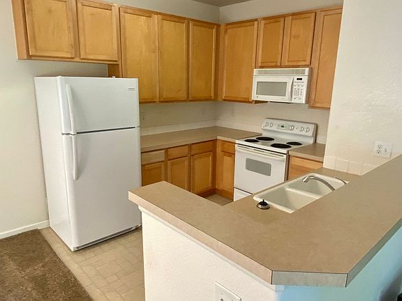 3rd image of 4725 Hahns Peak Dr Unit 103