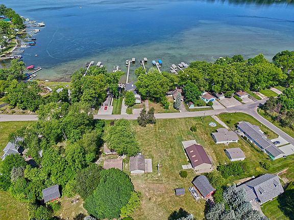 2nd image of E Lakeshore Dr