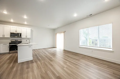 1303 E 920 N Photo 1