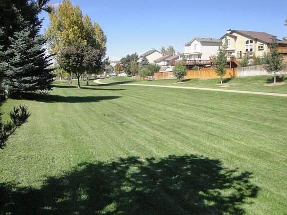 On Manicured Geenbelt