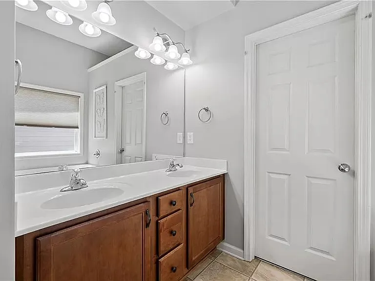 5825 Weddington Dr — Photo 22