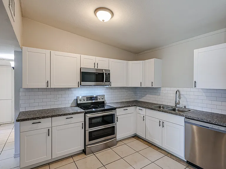 3607 W La Salle St — Photo 6