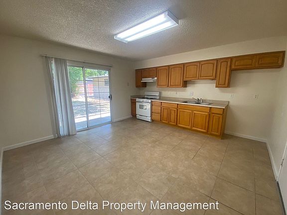 5th image of 2721 Edinger Ave