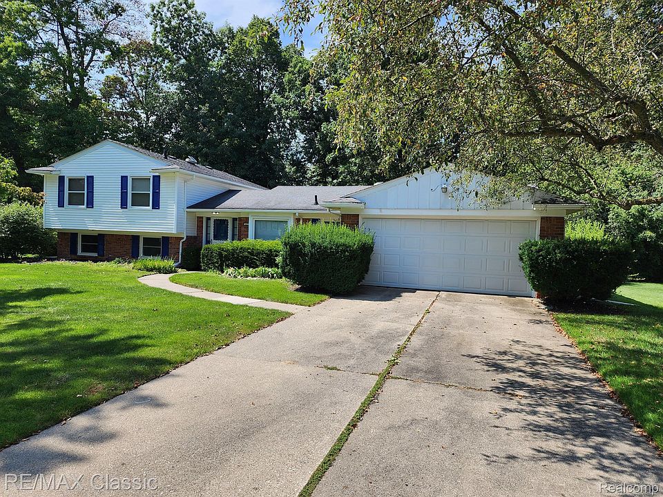1st image of 473 Fox River Dr