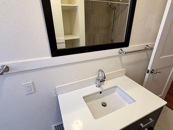 5th image of 627 Hillsborough St #633