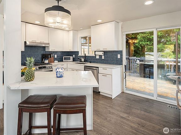 5th image of 11135 159th Avenue NE