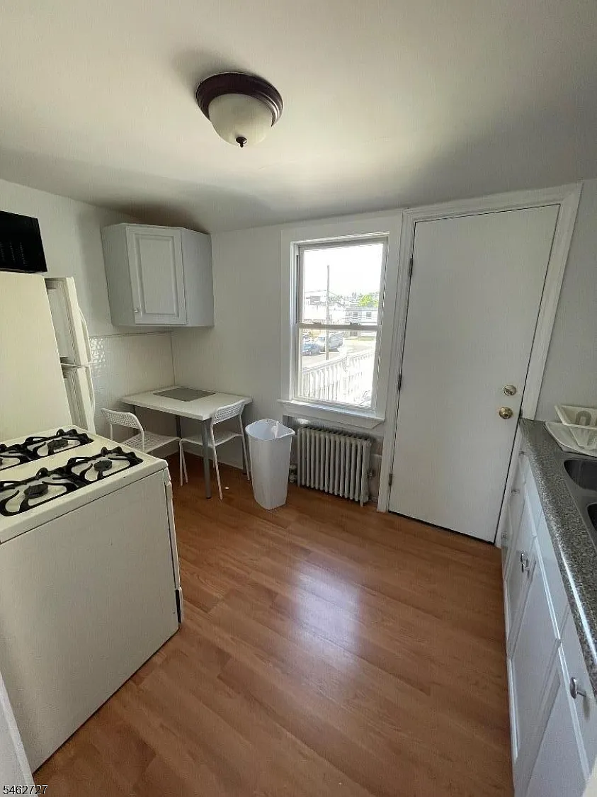 1 bed, 1.0 bath, $1,800 — Photo 4