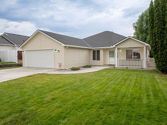 2nd image of 407 W Canyon Lakes Dr