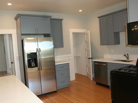 2nd image of 629 Pennsylvania Ave #1