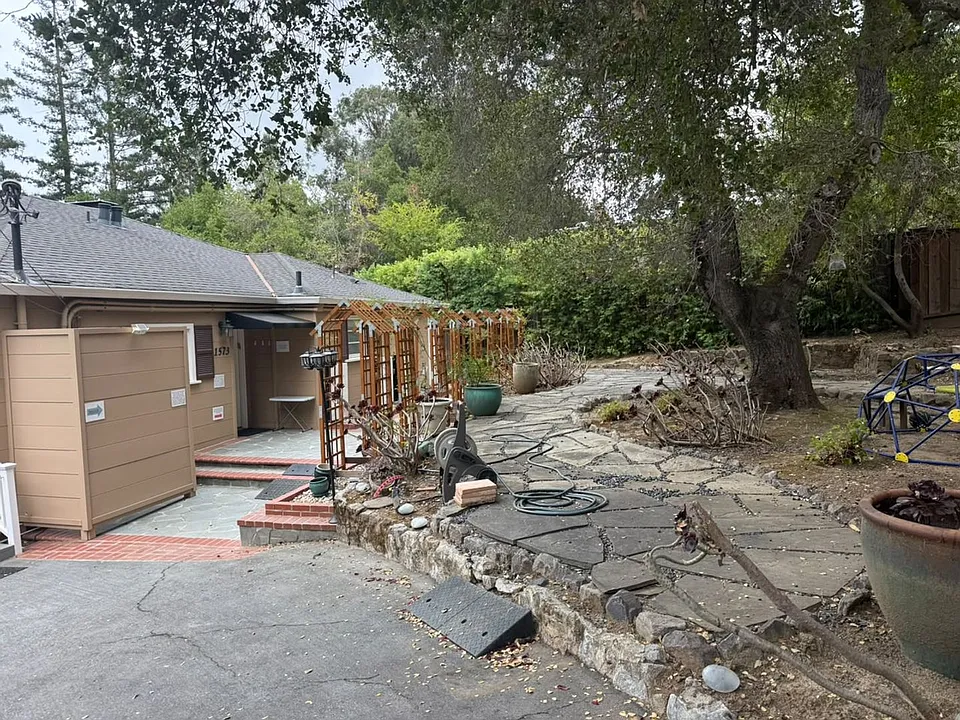 1573 Edgewood Rd