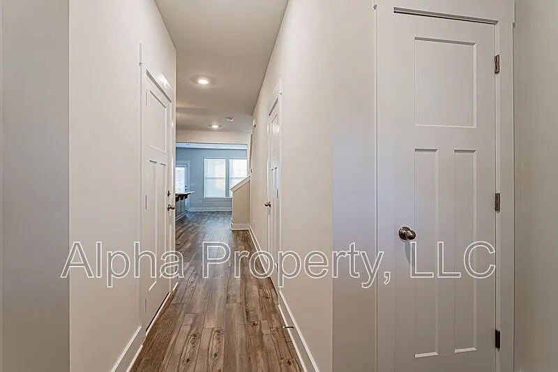 3 bed, 2.5 bath, 1681 sqft, $1,625 — Photo 2
