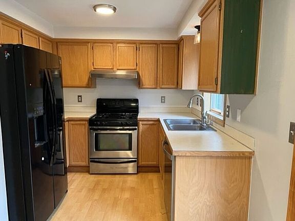 3rd image of 26525 Fox Hill Dr N