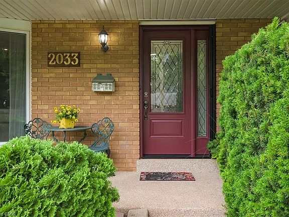 3rd image of 2033 Saxon Rd