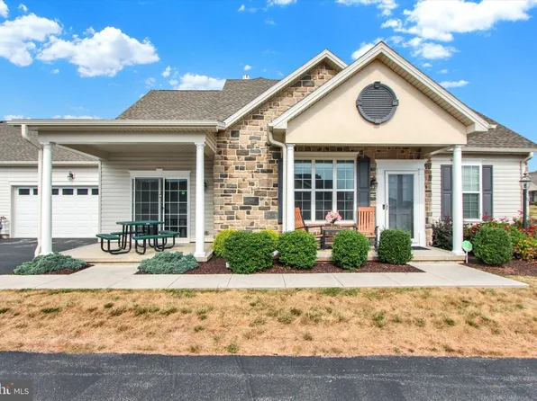 168 Dolomite Dr, York, PA 17408