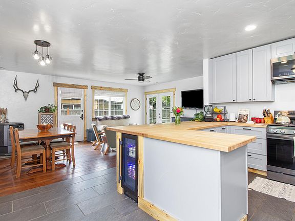 4th image of 2931 Butterfly Dr