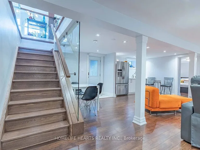 730 Drury Ln — Photo 3