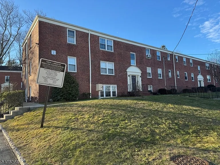 390 Morris Ave #35 — Photo 13
