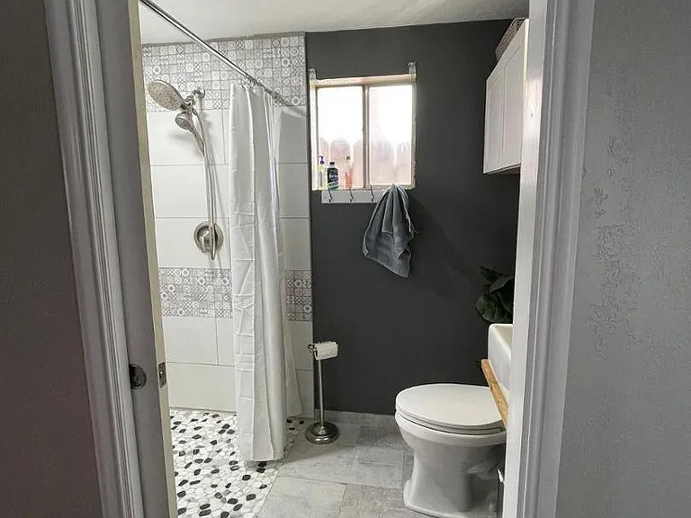 917 Headingly Ave NW — Photo 8