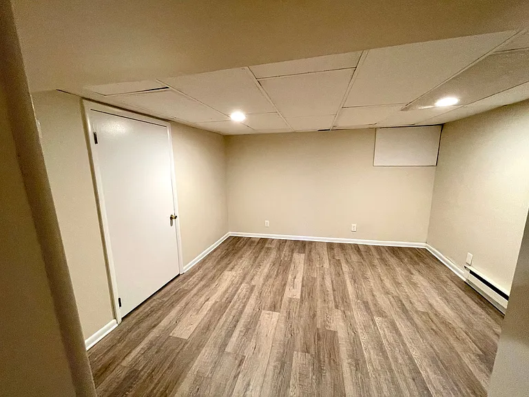 123 W Sycamore St — Photo 10