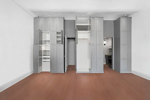 Rented by Douglas Elliman | media 23