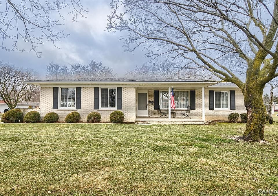 1st image of 404 Plymouth Dr