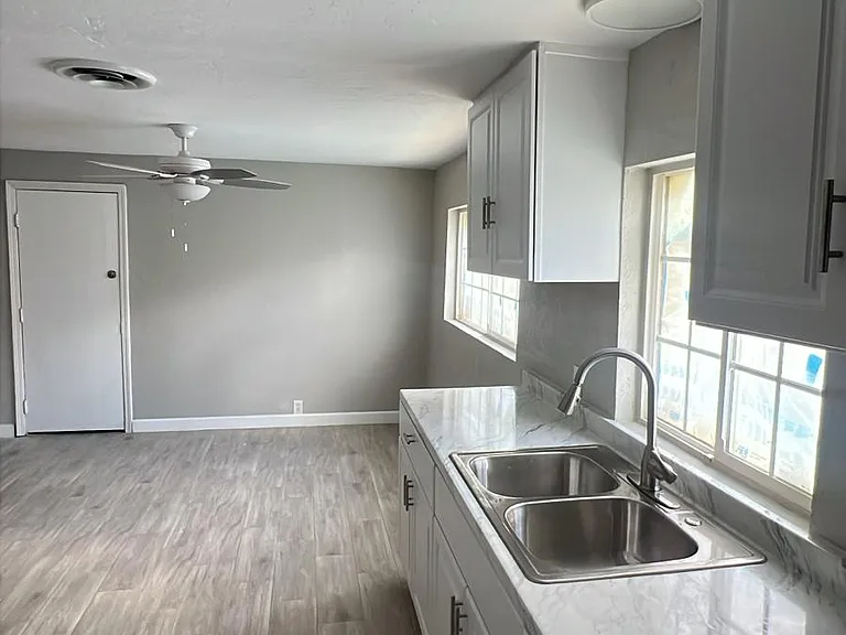 220 Adams St — Photo 1