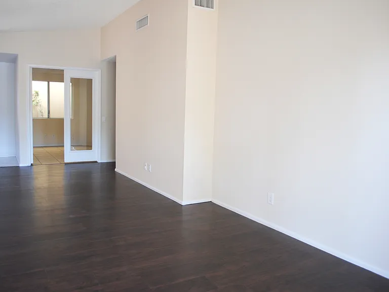 2121 N Villas Ln — Photo 11