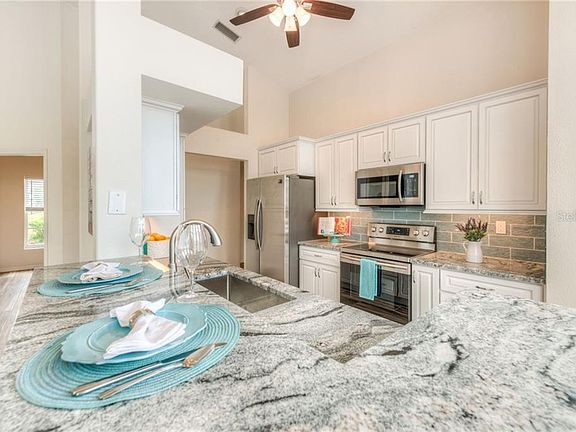 5th image of 13504 Woodside Dr