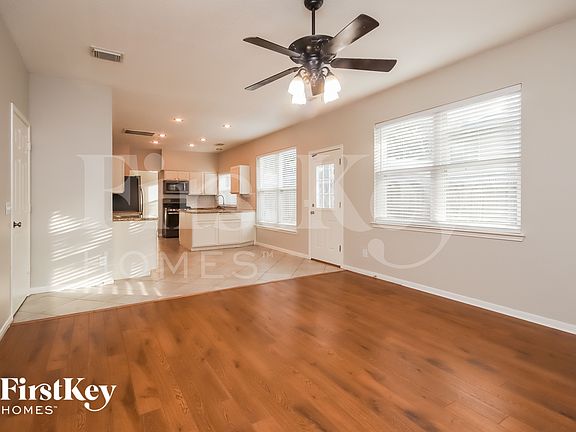 3rd image of 2913 Veva Dr