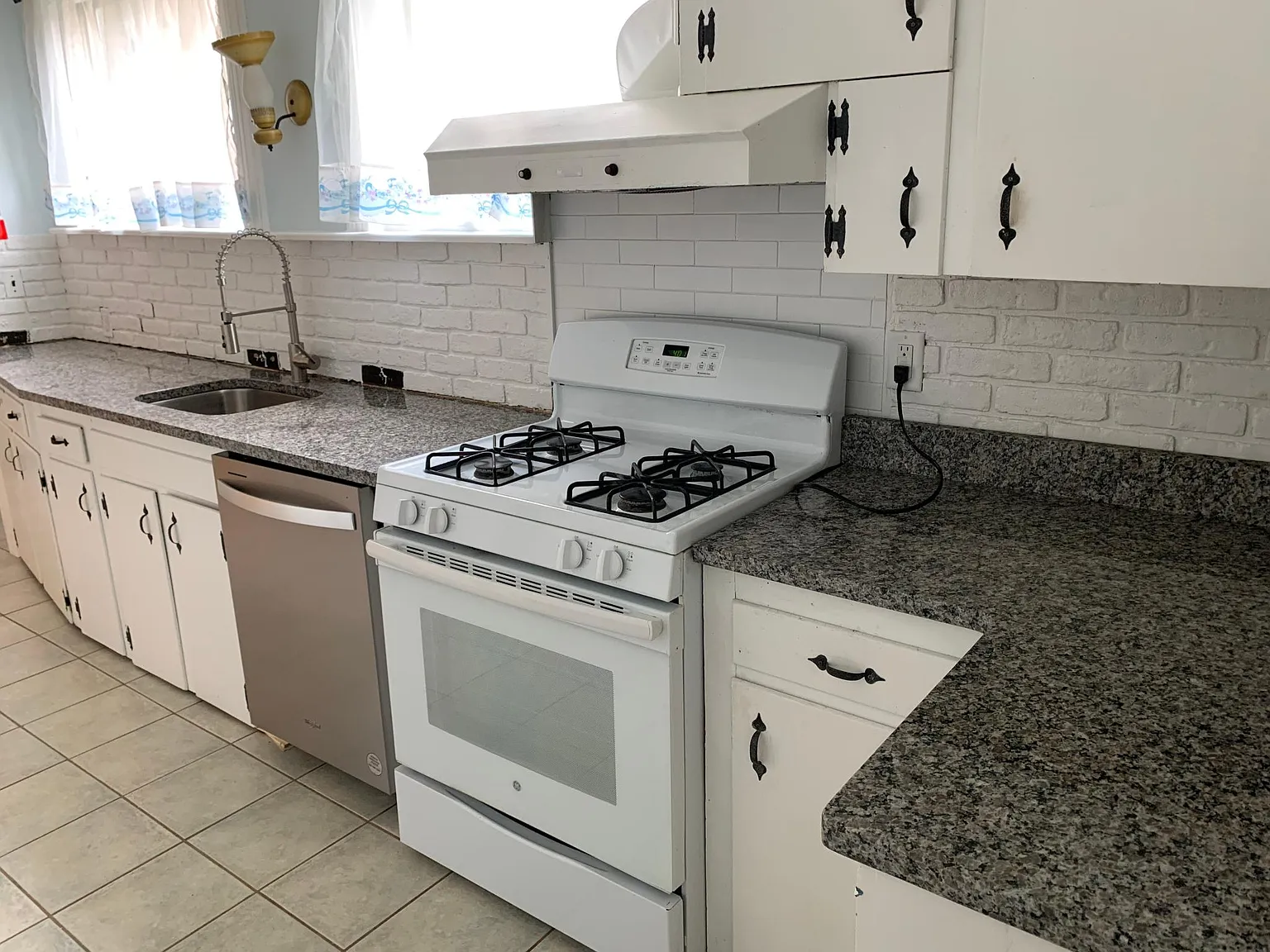 2 bed, $1,690 — Photo 4