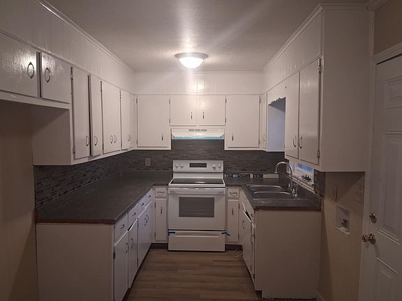 3rd image of 119 Maple St