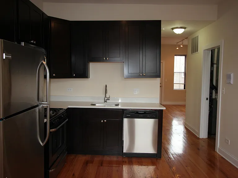 2540-42 W Augusta Blvd #2R — Photo 2