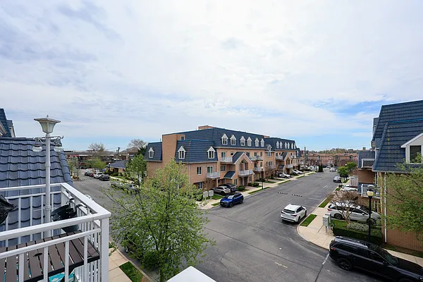 Sold by Remax City Square | media 9