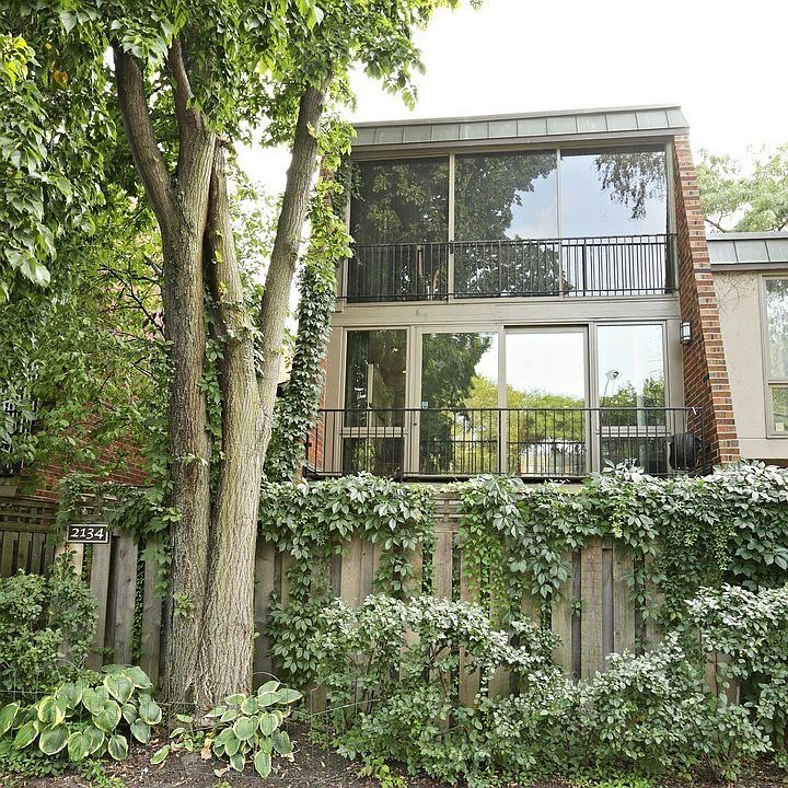 1st image of 2134 N Lincoln Ave #1