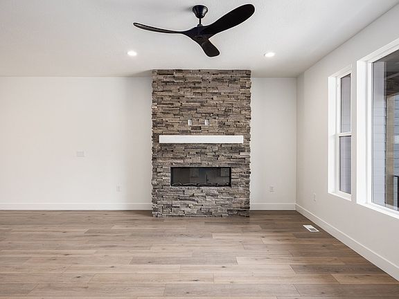 5th image of 6033 N Fairview Dr #235