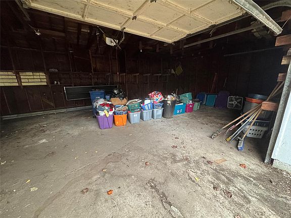 5th image of 9725 Balboa Dr