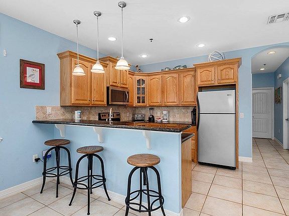 4th image of 128 E Huisache St #3