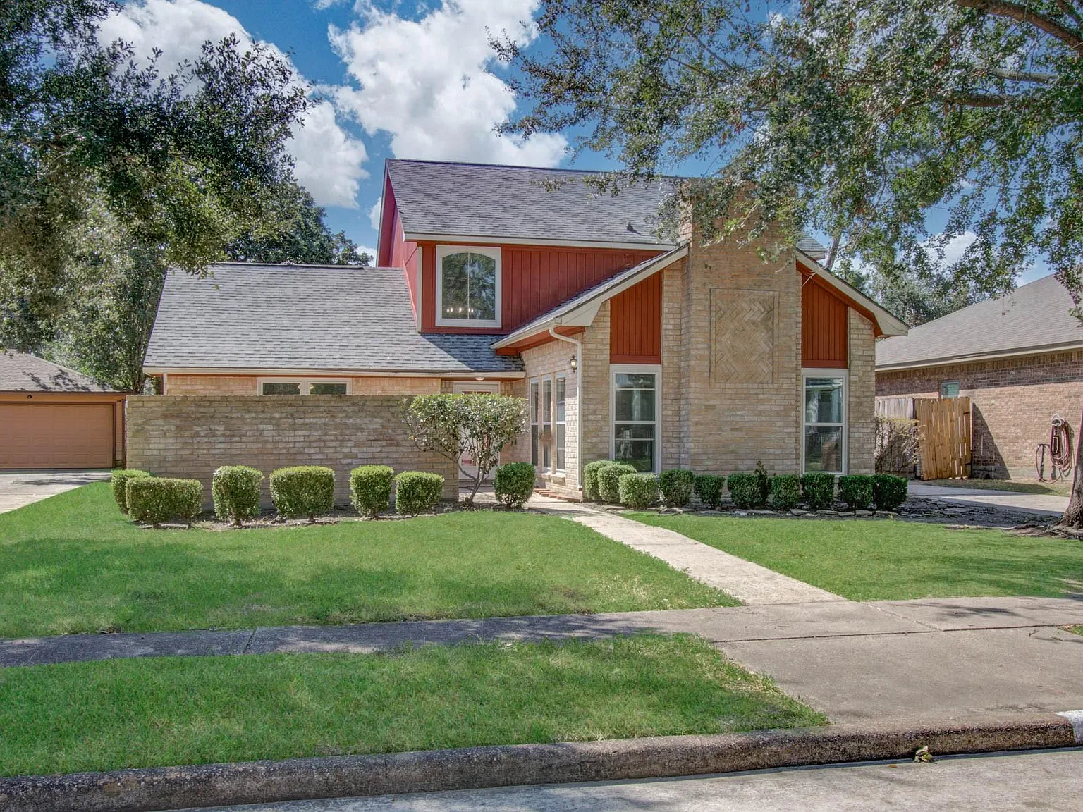 4 bed, 2.5 bath, 2240 sqft, $2,100 — Photo 1