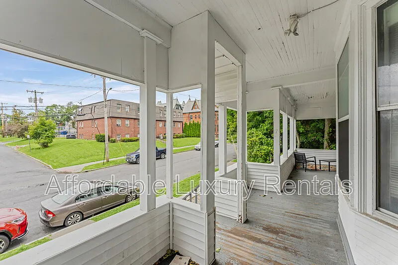1 bed, 1.0 bath, 575 sqft, $1,300 — Photo 4