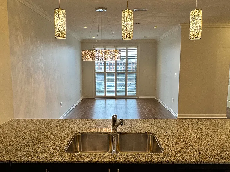 383 Main St E #422 — Photo 6
