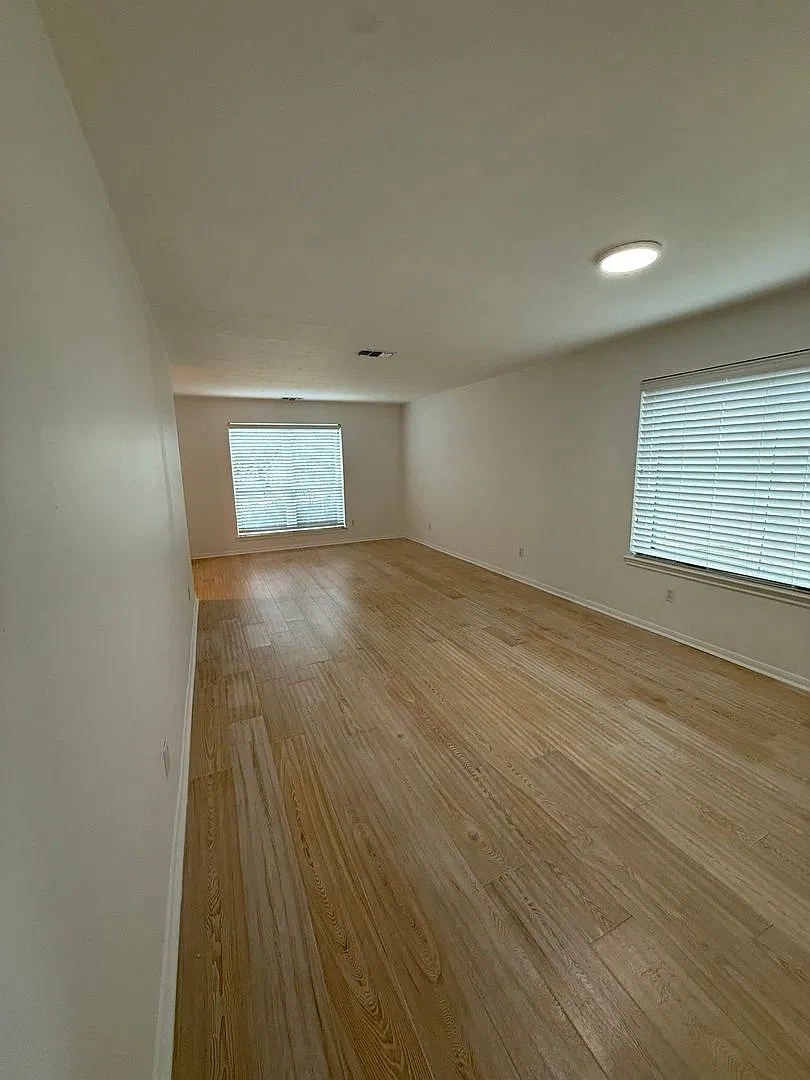 Beautiful 4-Bedroom Spring Home with Updated Primary Bath & Covered Patio — Photo 4
