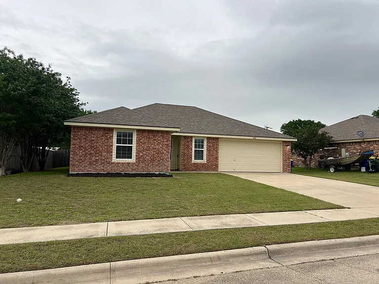 404 Kylar St — Photo 1