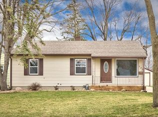 520 32nd St SE, Cedar Rapids, IA 52403