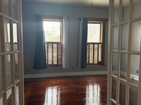 3rd image of 25 Garret St
