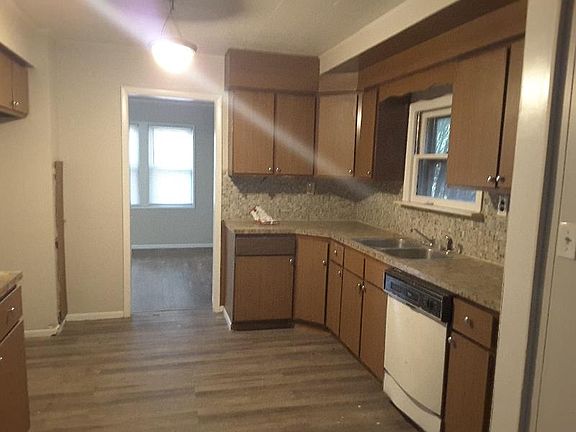 4th image of 35805 Farragut Ave