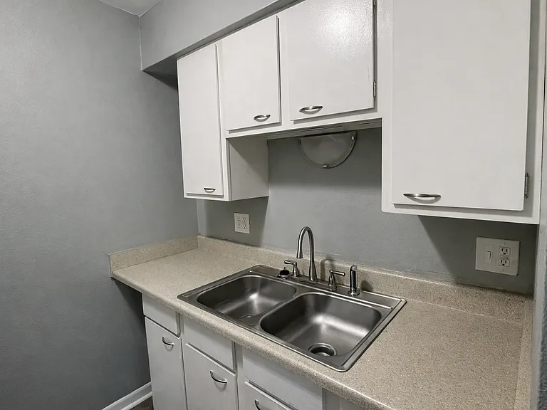 300 Forest Park Dr #104 — Photo 5