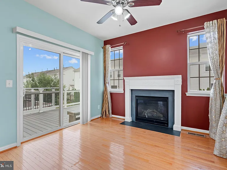 22667 Flowing Spring Sq — Photo 9