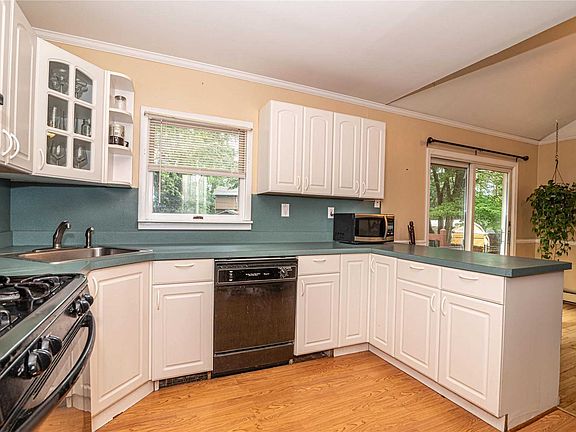 2nd image of 31 Leonard Ln